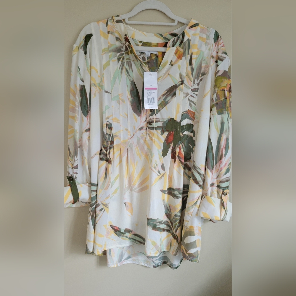 New Directions Multicolor Abstract Blouse